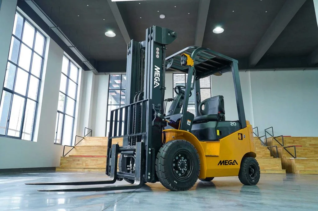 2 Ton mu 2.5 Ton mu? İhtiyacınıza Uygun Seçimi Yapmak İçin Akülü Forklift Karşılaştırma Rehberi